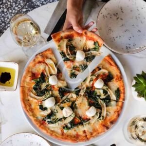 Artichoke spinach pizza